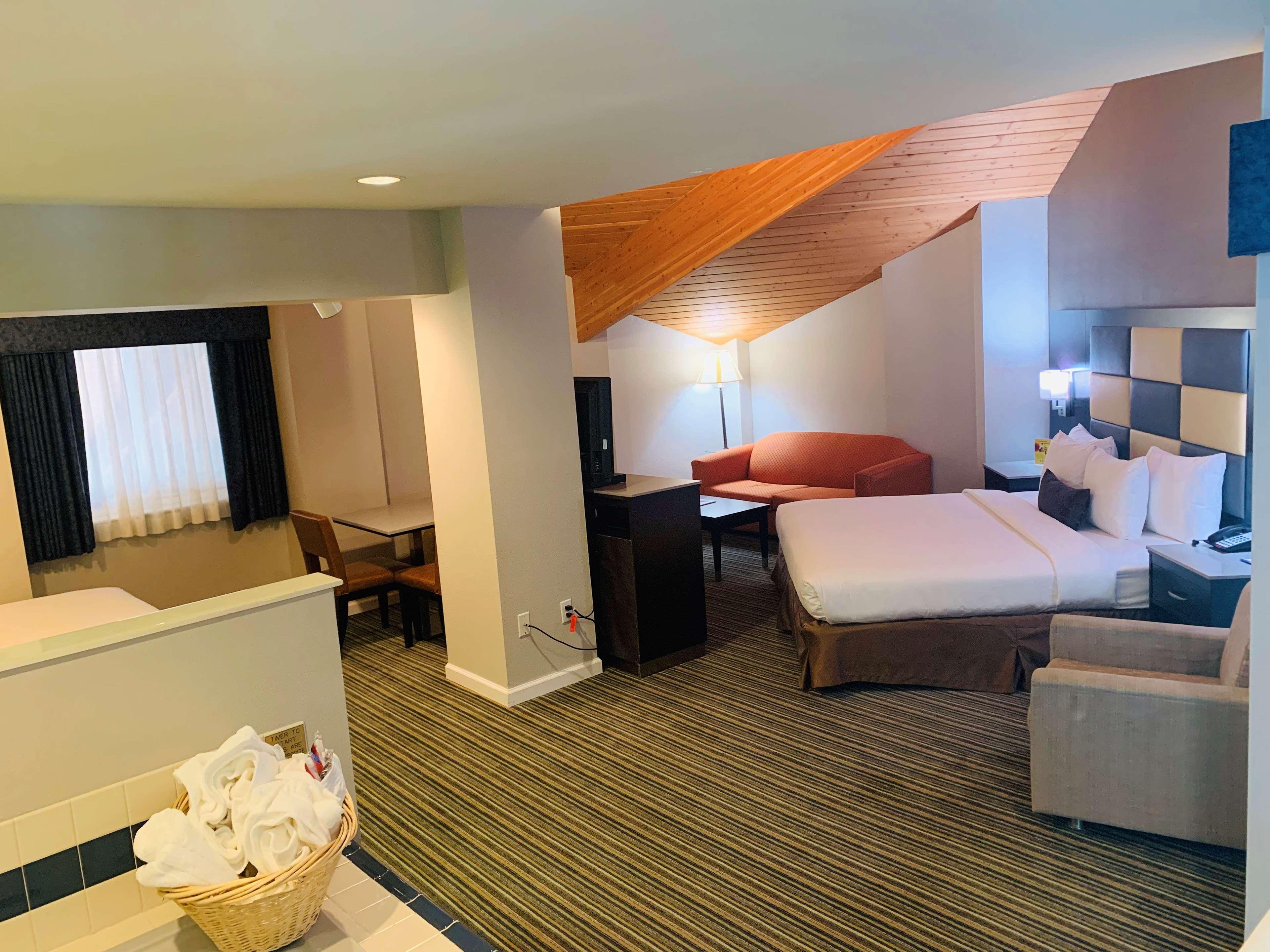 SureStay Plus Hotel by Best Western Redding Zimmer foto