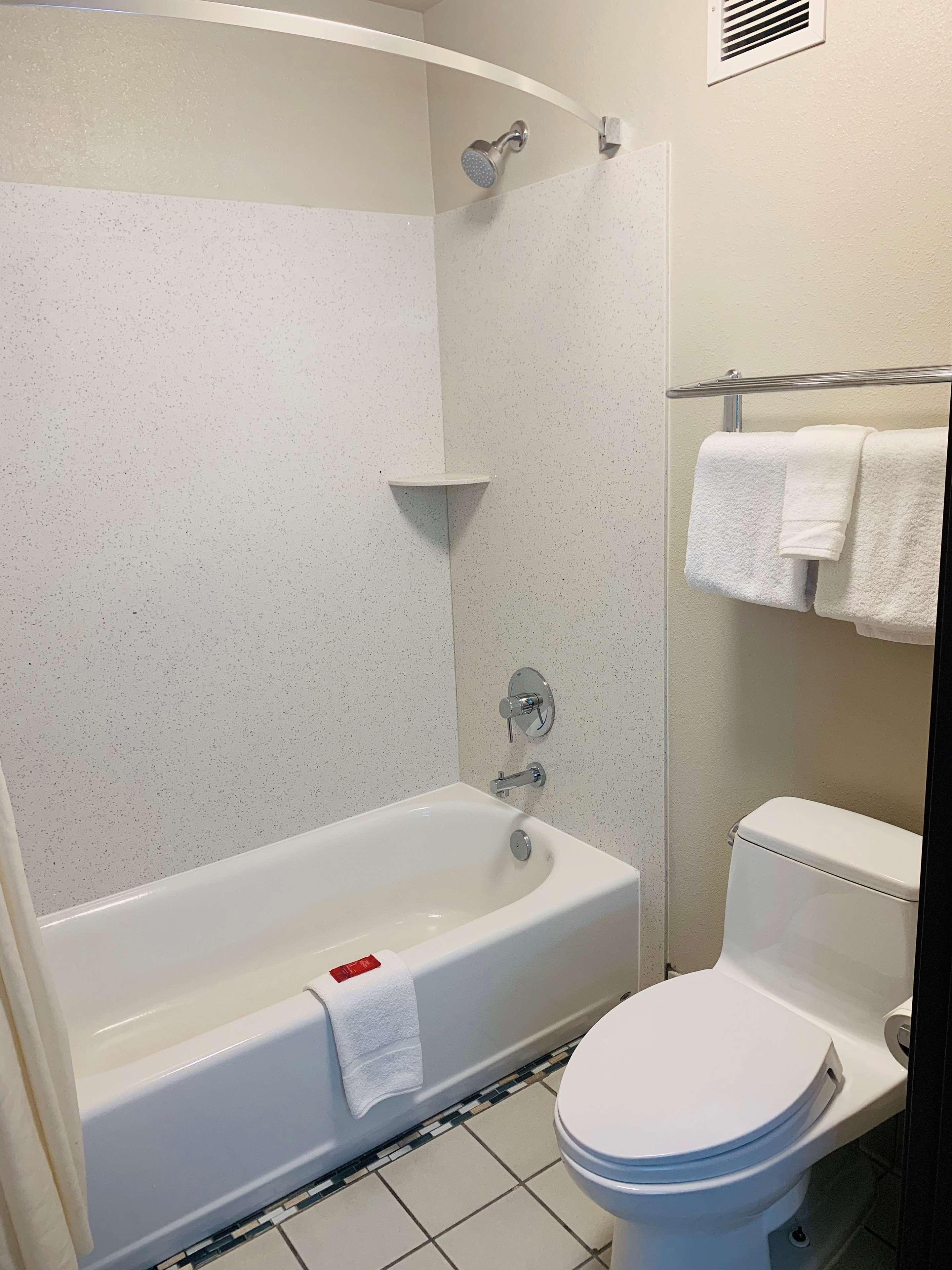 SureStay Plus Hotel by Best Western Redding Zimmer foto