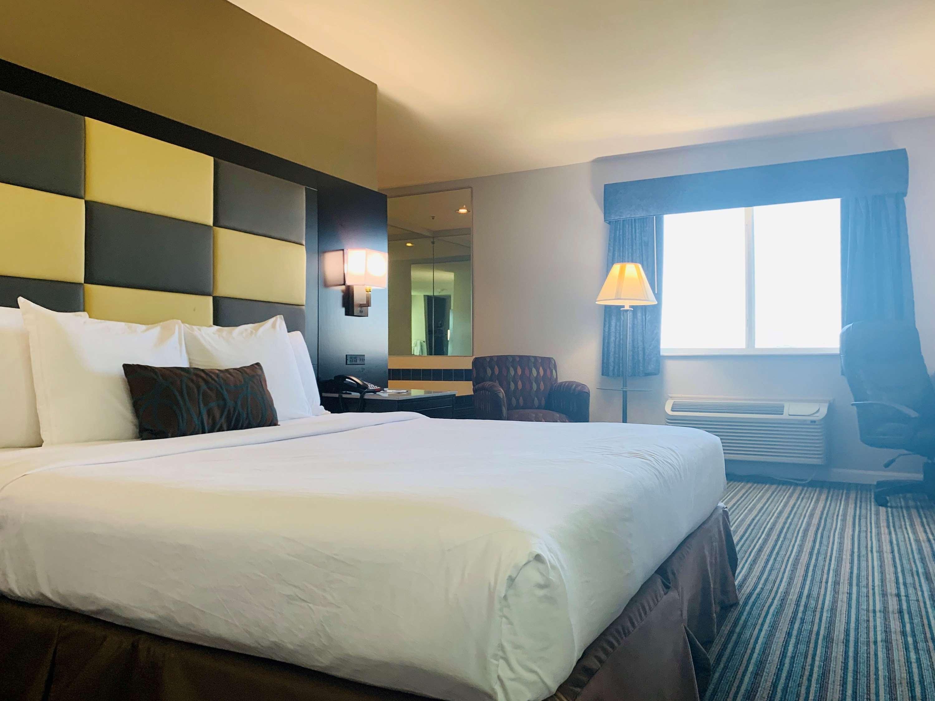 SureStay Plus Hotel by Best Western Redding Zimmer foto